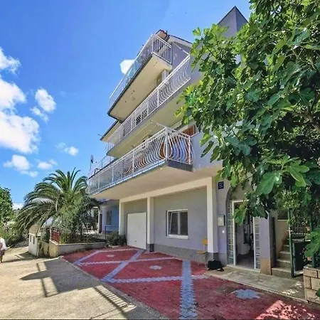 Halilovi - تروغير